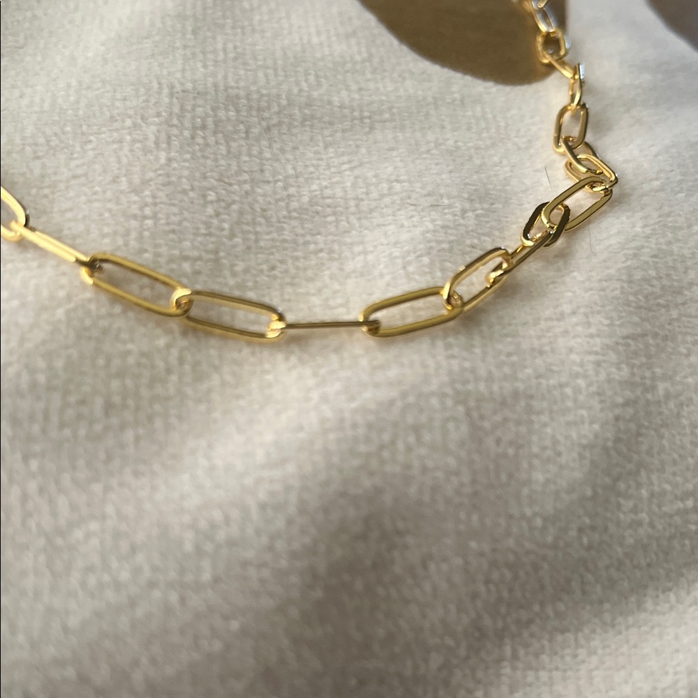 Elegant Fashion Gold Chain Paperclip Necklace NWOT - Picture 6 of 9